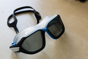 Un masque de plongée, protégeant mieux les yeux que de simples lunettes de plongée